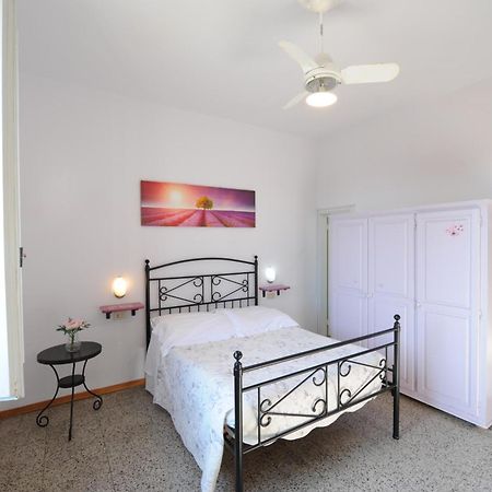 Hotel Le Giare Марина-ді-П'єтразанта Екстер'єр фото
