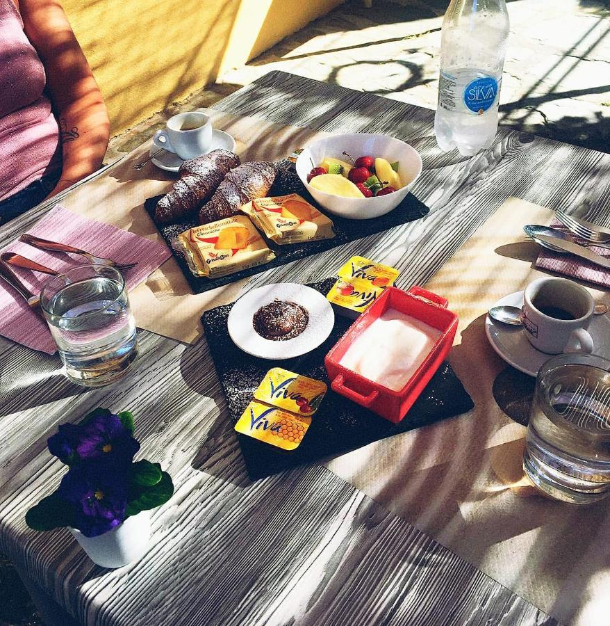 Hotel Le Giare Марина-ді-П'єтразанта Екстер'єр фото