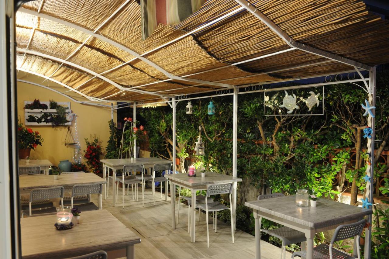 Hotel Le Giare Марина-ді-П'єтразанта Екстер'єр фото