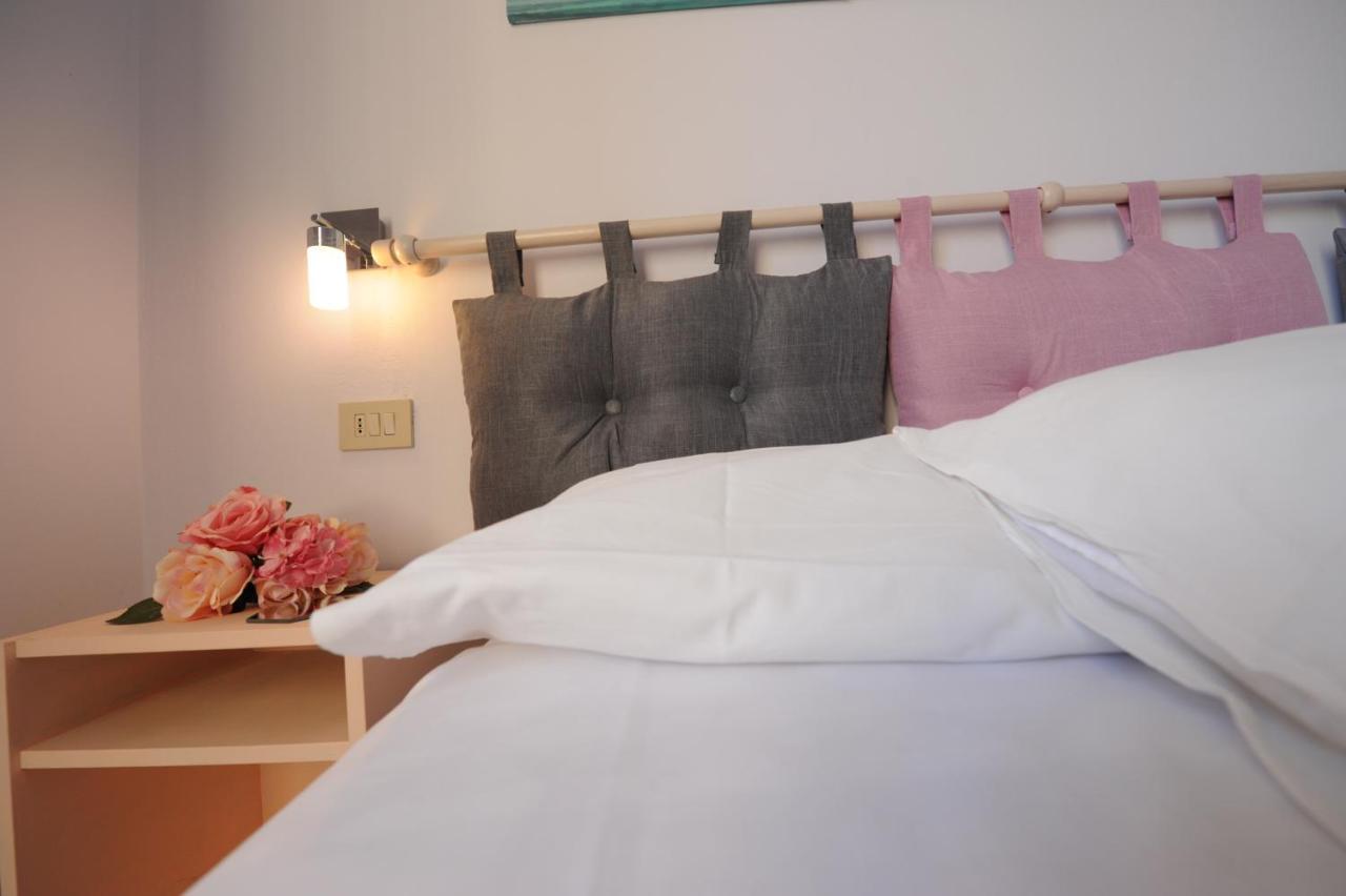 Hotel Le Giare Марина-ді-П'єтразанта Екстер'єр фото