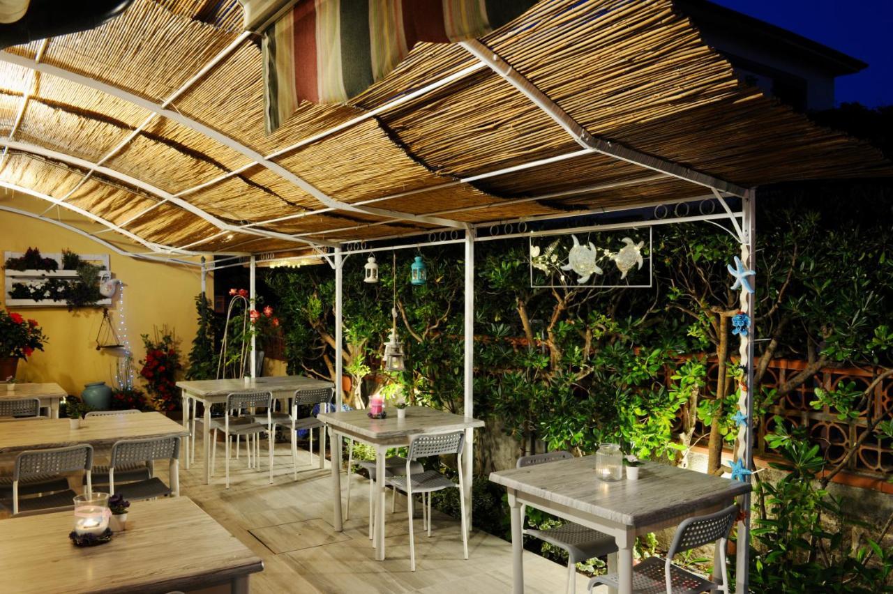 Hotel Le Giare Марина-ді-П'єтразанта Екстер'єр фото