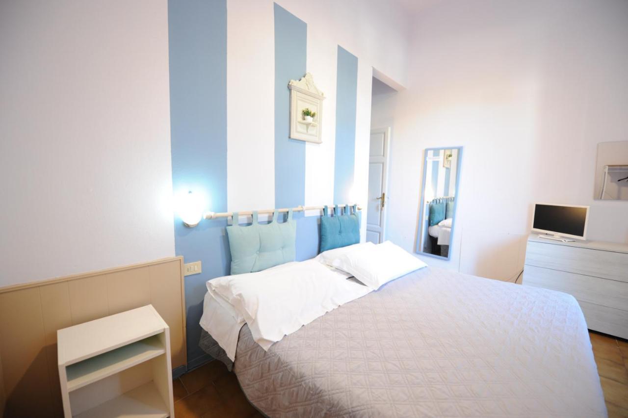 Hotel Le Giare Марина-ді-П'єтразанта Екстер'єр фото
