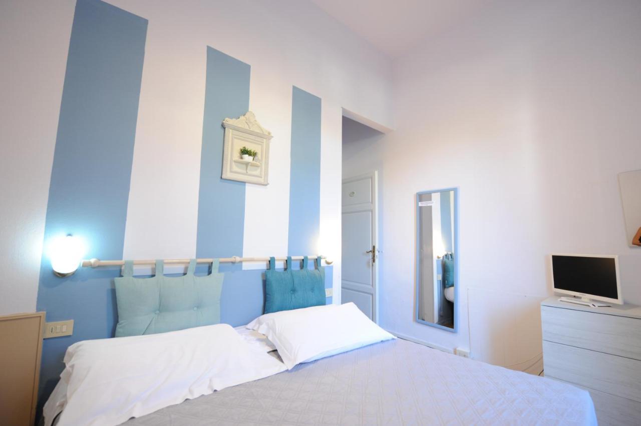 Hotel Le Giare Марина-ді-П'єтразанта Екстер'єр фото